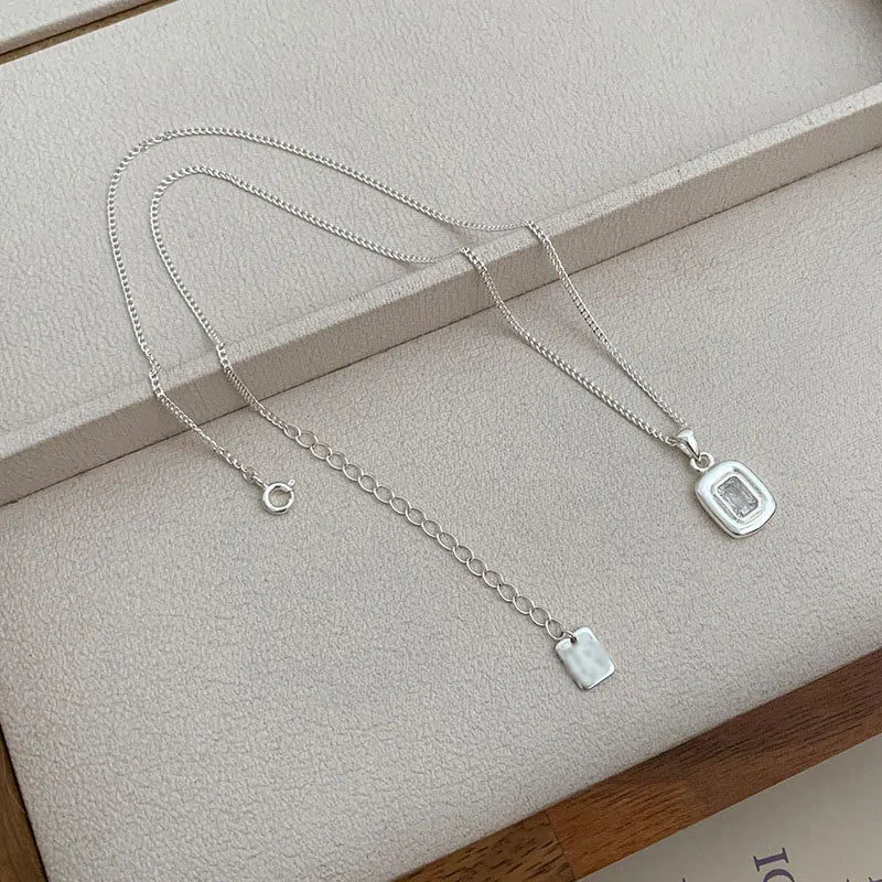 Silber Halskette – Geometrisches Zirkonia-Design